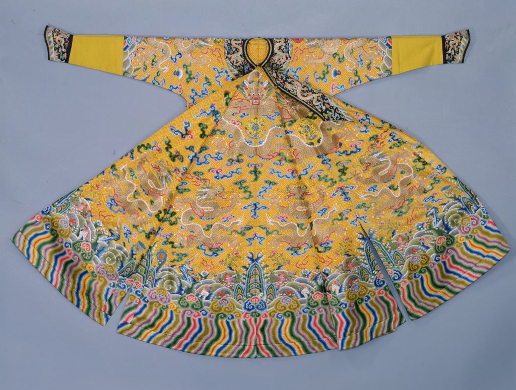 图片[3]-Yellow Yarn Embroidered Colorful Cloud Golden Dragon Single Dragon Robe-China Archive